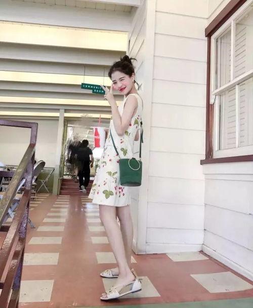 网红在家拍衣服图片,打造舒适时尚的居家风格  第2张