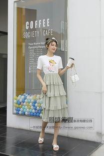 网红在家拍衣服图片,打造舒适时尚的居家风格  第3张