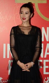 余男图片,光影交织下的魅力女神 第2张 余男图片,光影交织下的魅力女神 第2张